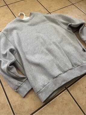 Men's Crewneck Sweatshirt in Heather Gray